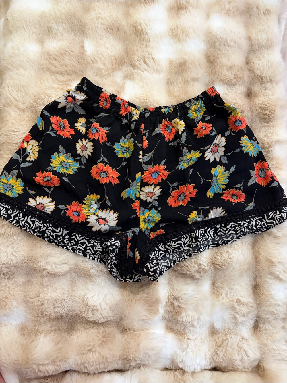 Xhilaration black floral elastic waist shorts 2.5 inch inseam boho style M